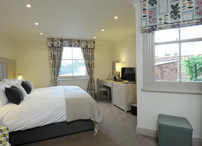 blackout curtains and blinds img